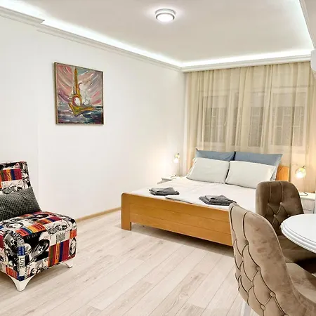 Modern Central Apartments Renovated Belgrade Exterior photo
